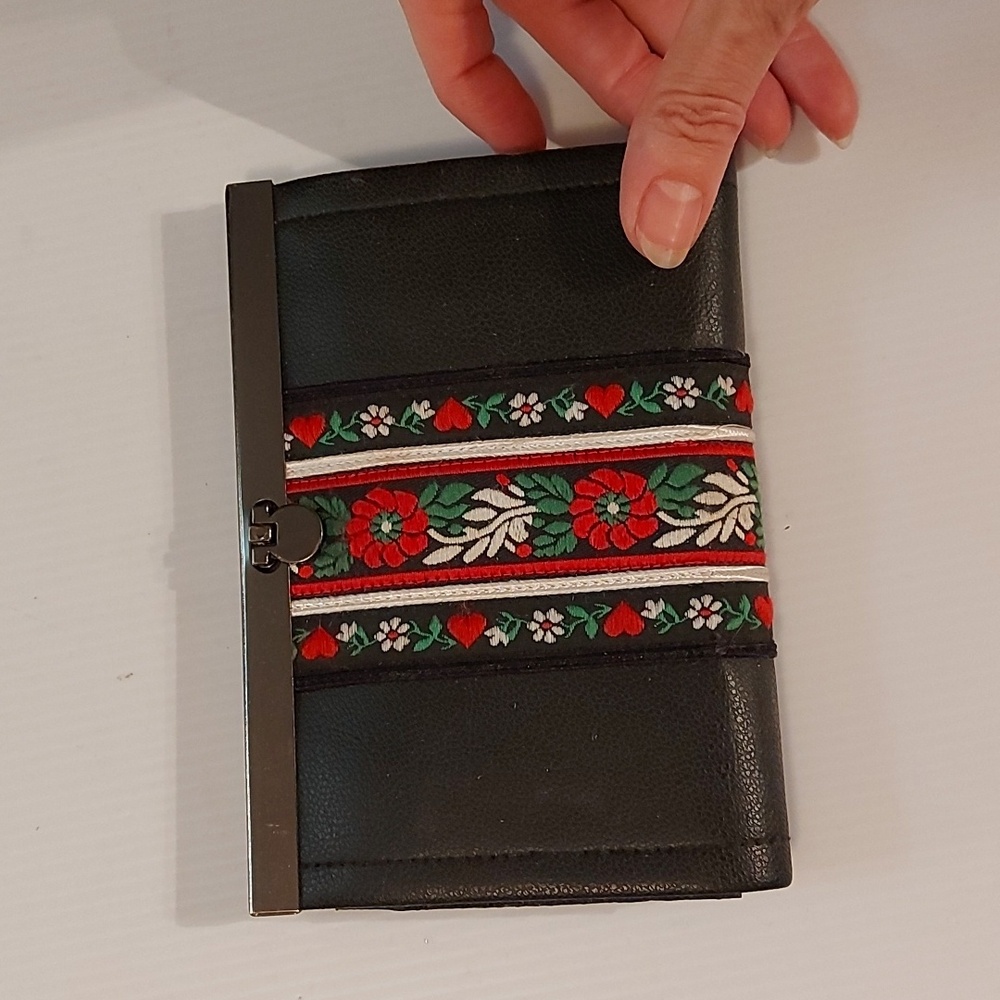 Stylish small wallet
